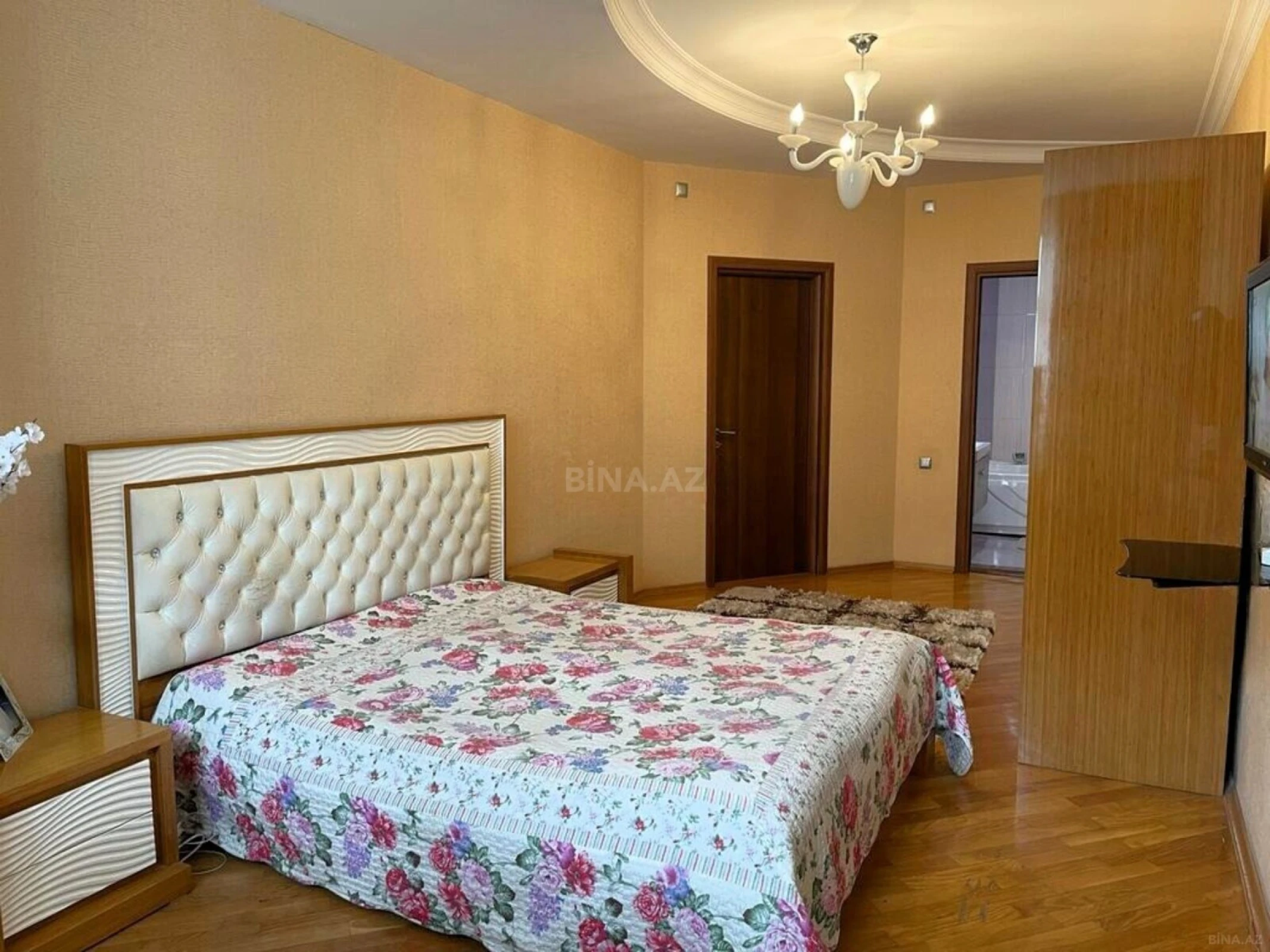 Satılır 3 otaqlı mənzil 159 m²