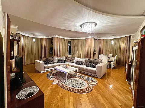 Satılır 3 otaqlı mənzil 159 m²