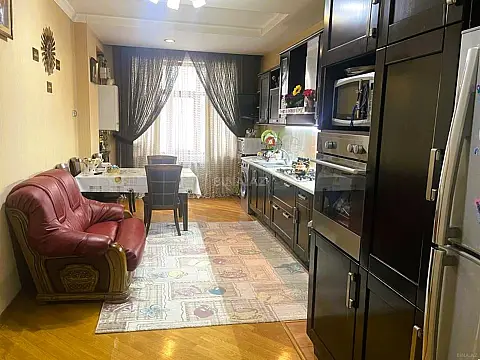 Satılır 3 otaqlı mənzil 159 m²