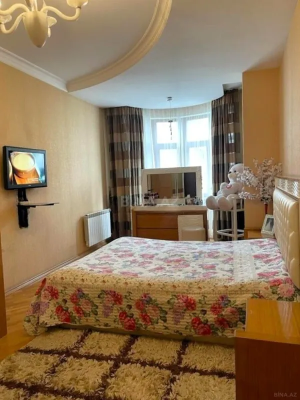 Satılır 3 otaqlı mənzil 159 m²