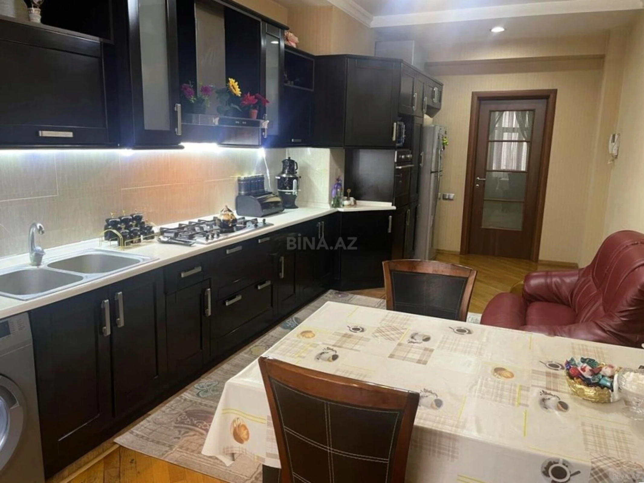 Satılır 3 otaqlı mənzil 159 m²