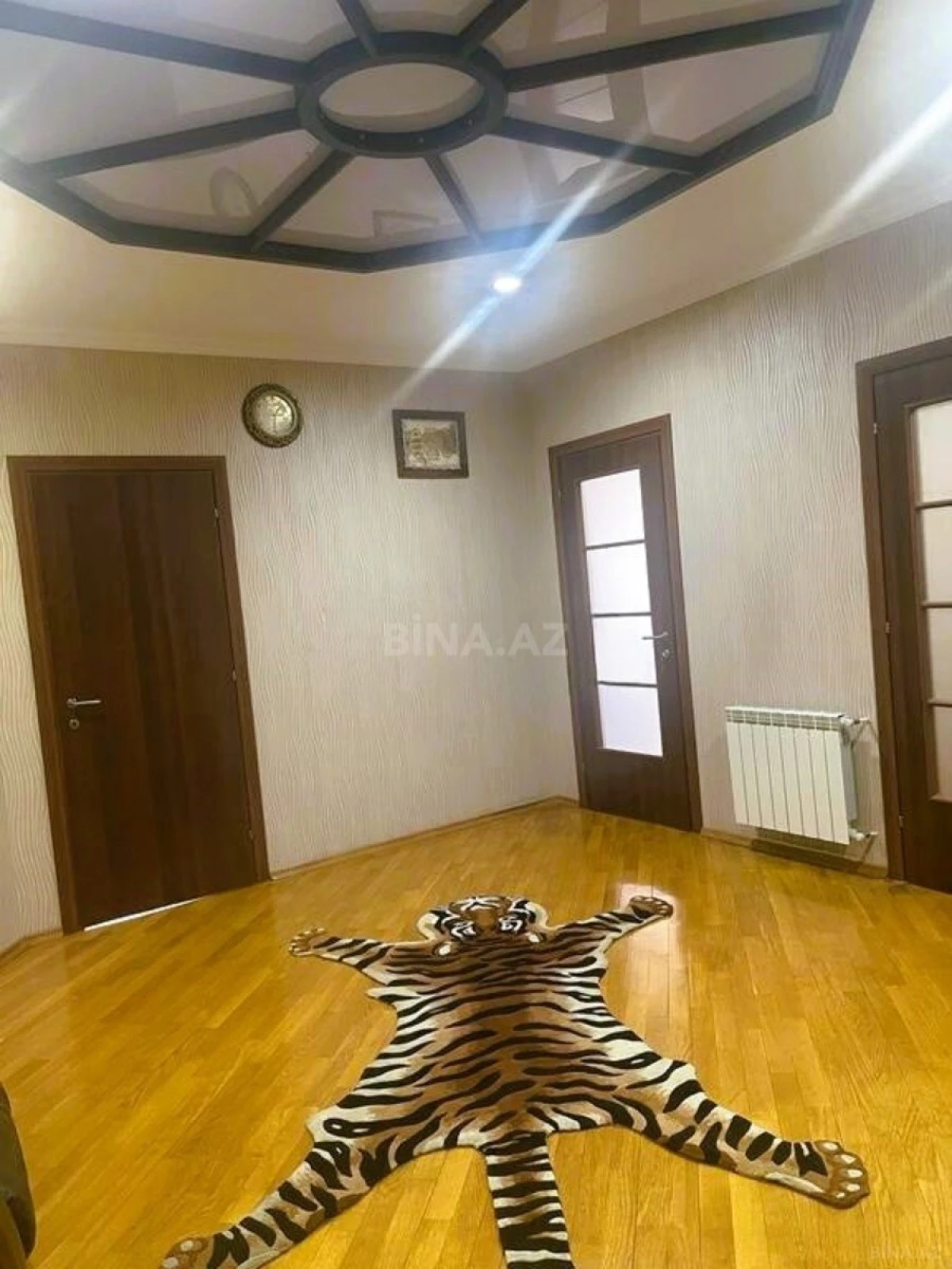 Satılır 3 otaqlı mənzil 159 m²