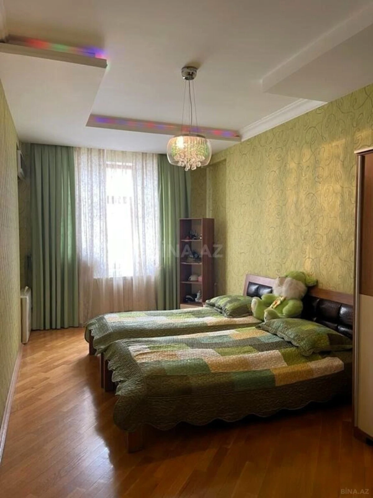 Satılır 3 otaqlı mənzil 159 m²