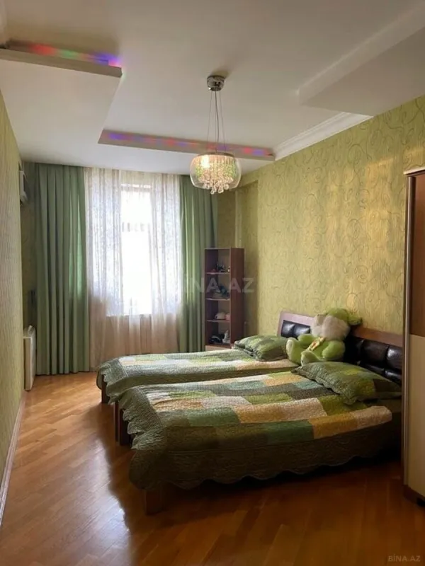 Satılır 3 otaqlı mənzil 159 m²