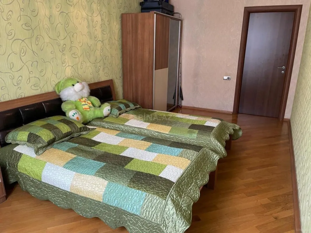 Satılır 3 otaqlı mənzil 159 m²