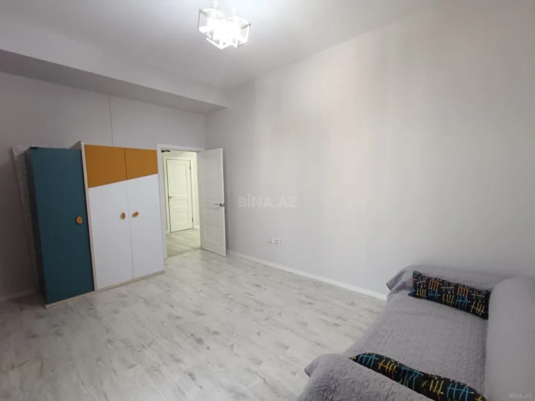 Kirayə verilir 4 otaqlı mənzil 200 m²