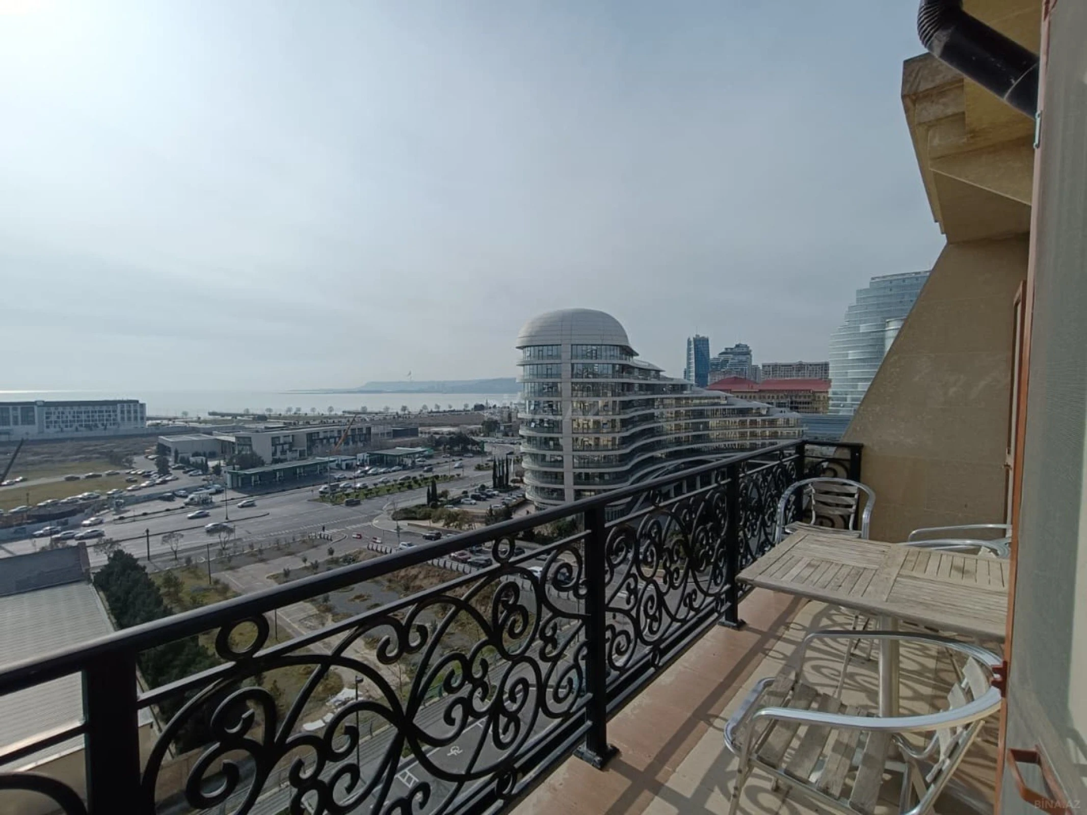 Kirayə verilir 4 otaqlı mənzil 200 m²