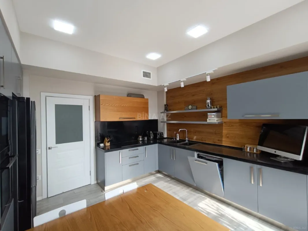 Kirayə verilir 4 otaqlı mənzil 200 m²