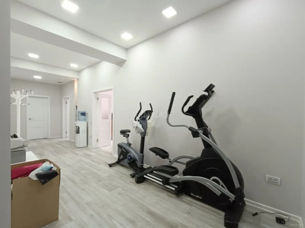 Kirayə verilir 4 otaqlı mənzil 200 m²