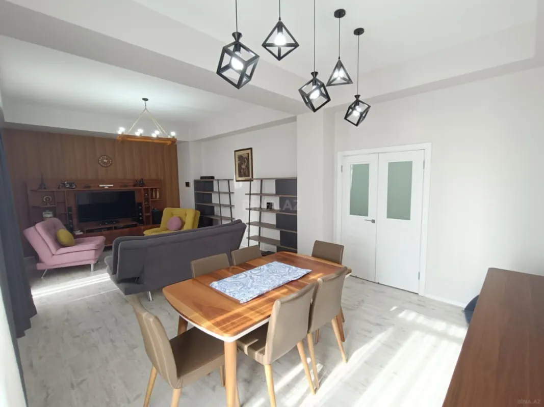 Kirayə verilir 4 otaqlı mənzil 200 m²