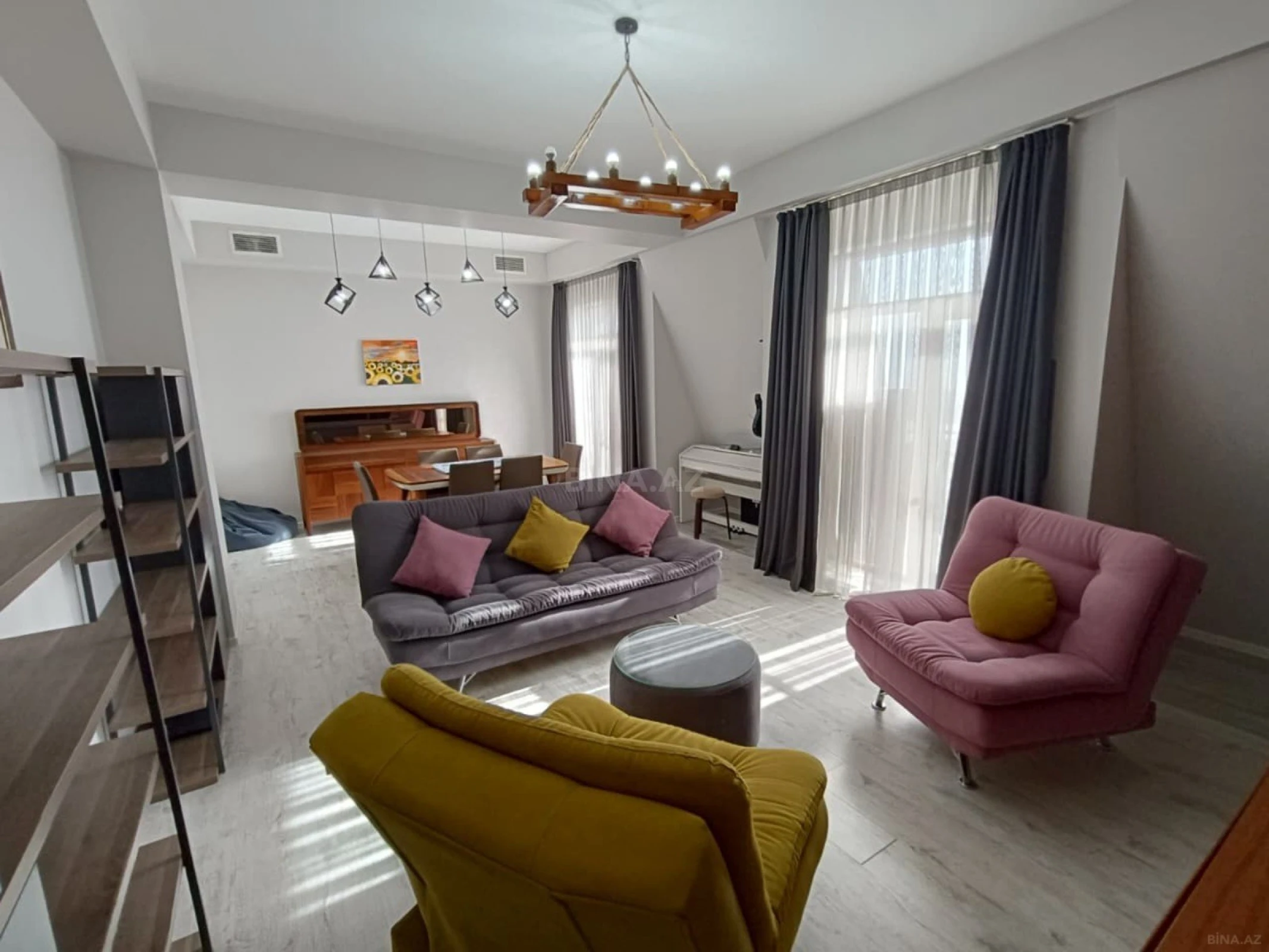 Kirayə verilir 4 otaqlı mənzil 200 m²