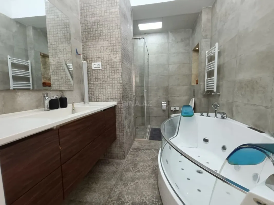 Kirayə verilir 4 otaqlı mənzil 200 m²