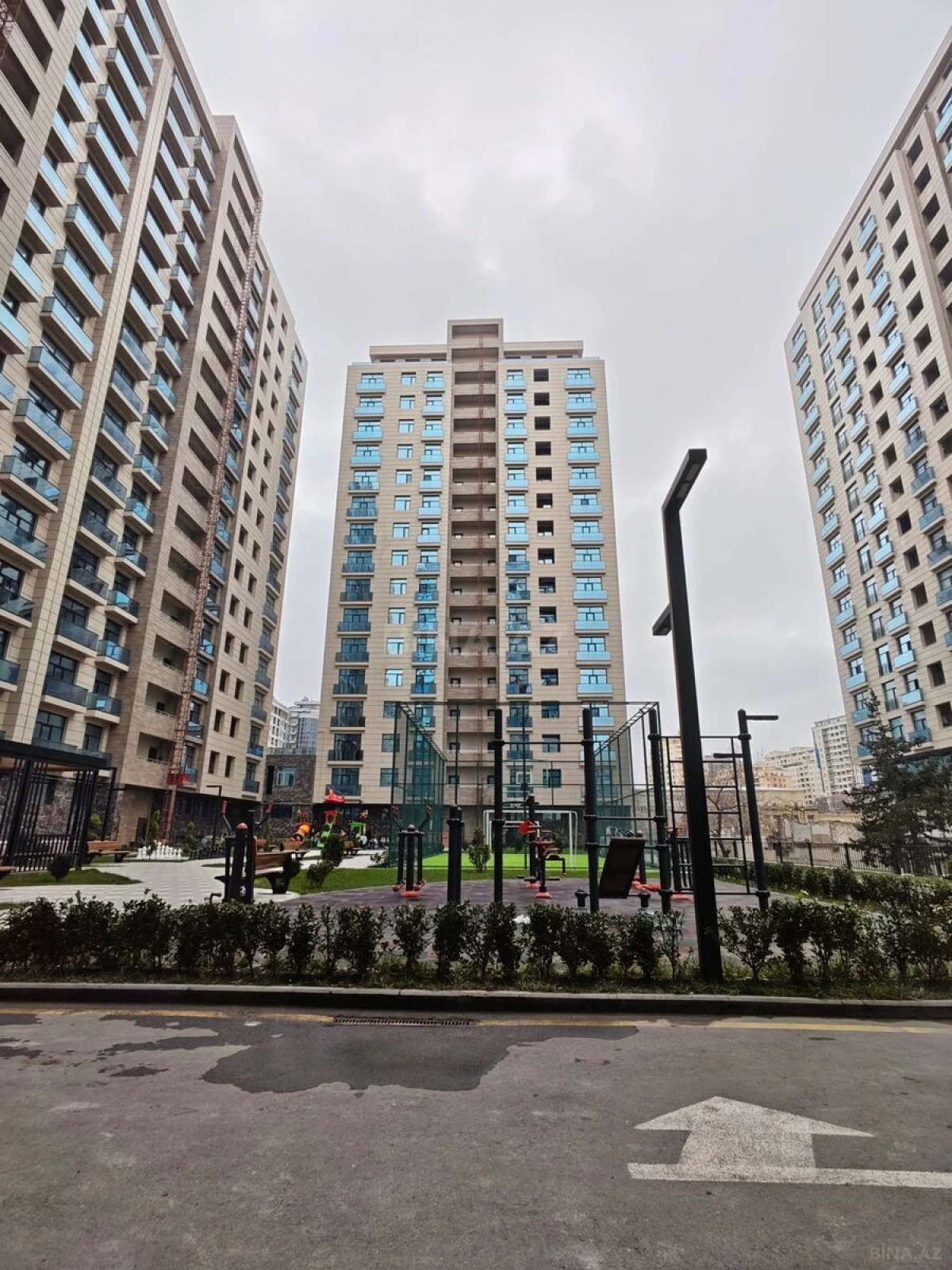 Satılır 4 otaqlı mənzil 149 m²
