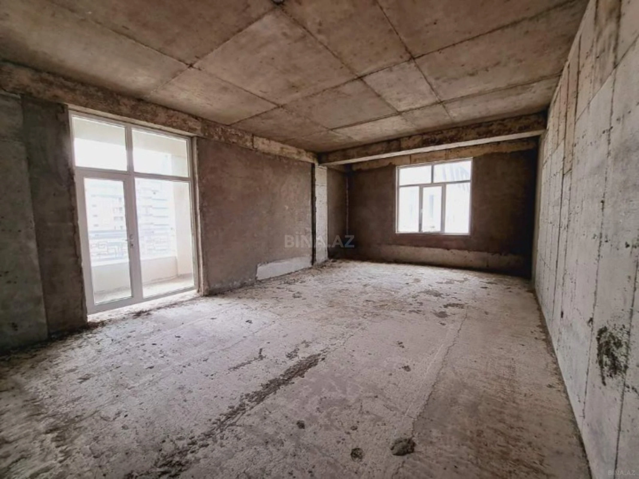 Satılır 4 otaqlı mənzil 149 m²