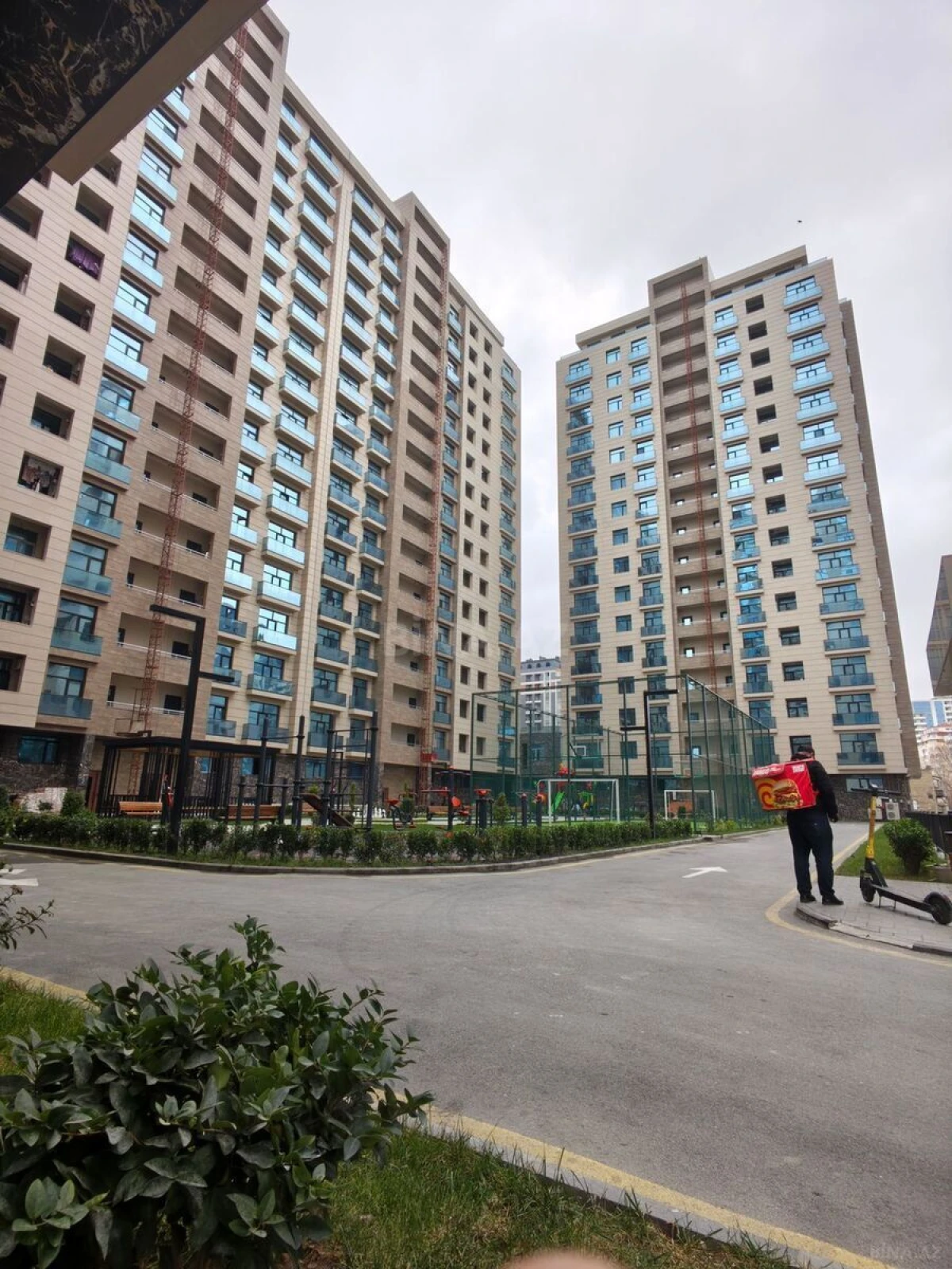 Satılır 4 otaqlı mənzil 149 m²