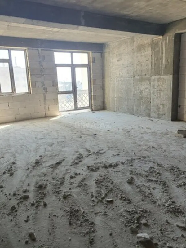 Satılır 4 otaqlı mənzil 149 m²