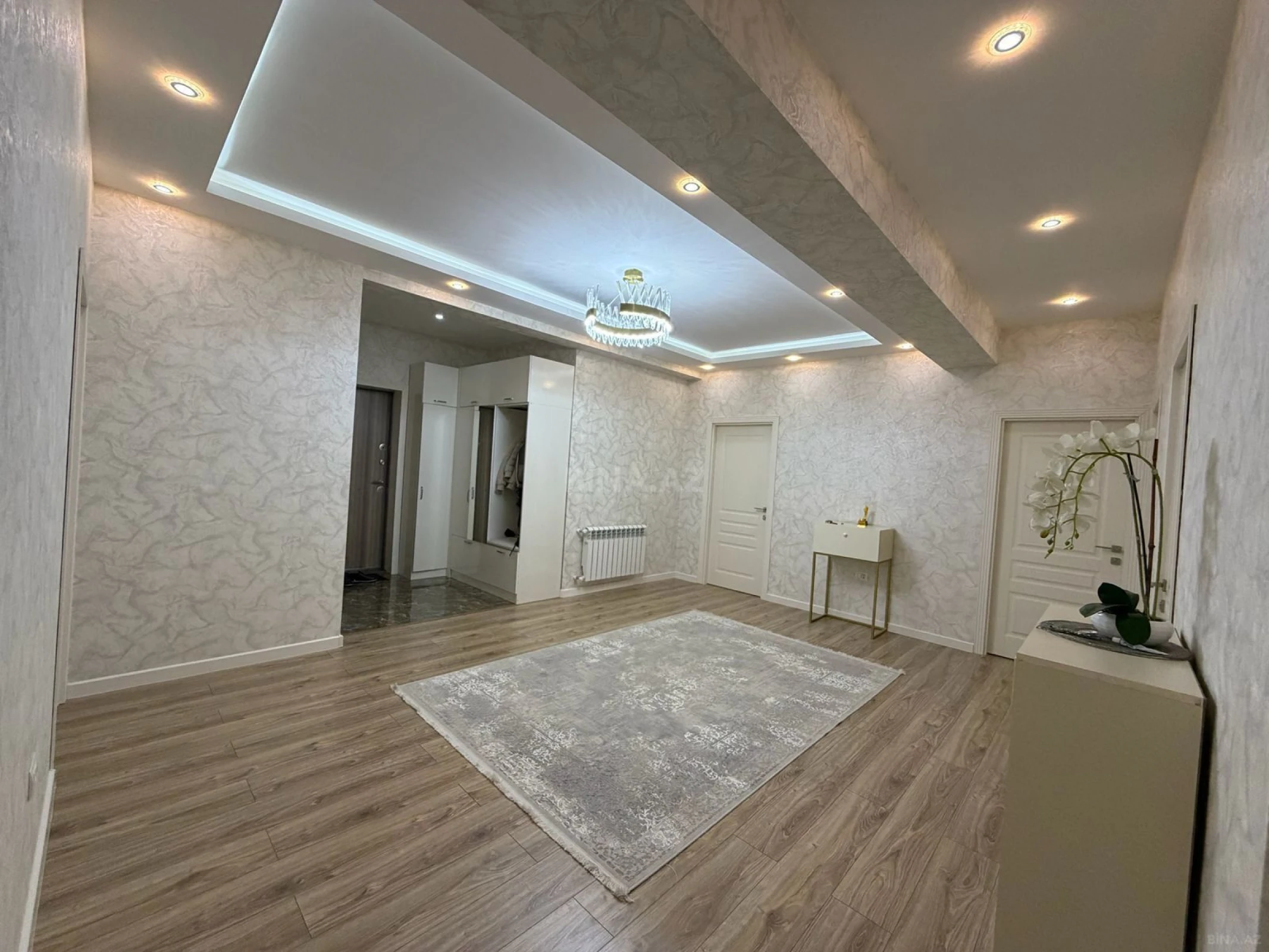 Satılır 3 otaqlı mənzil 127 m²