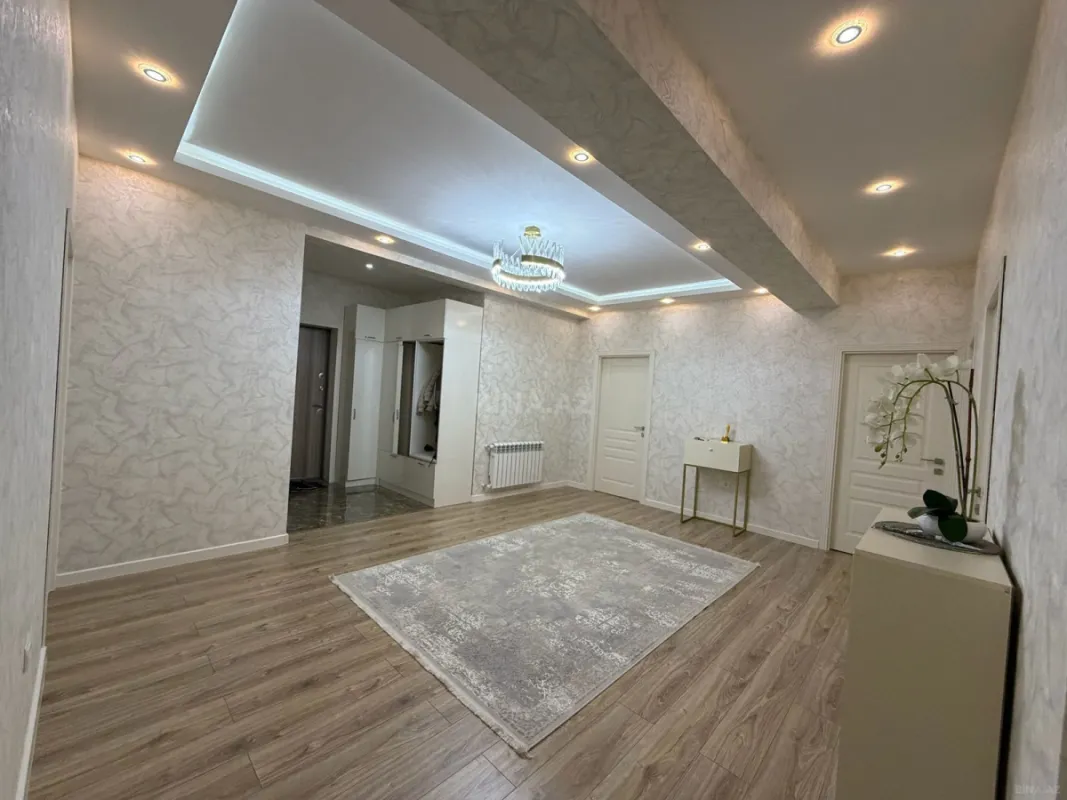 Satılır 3 otaqlı mənzil 127 m²