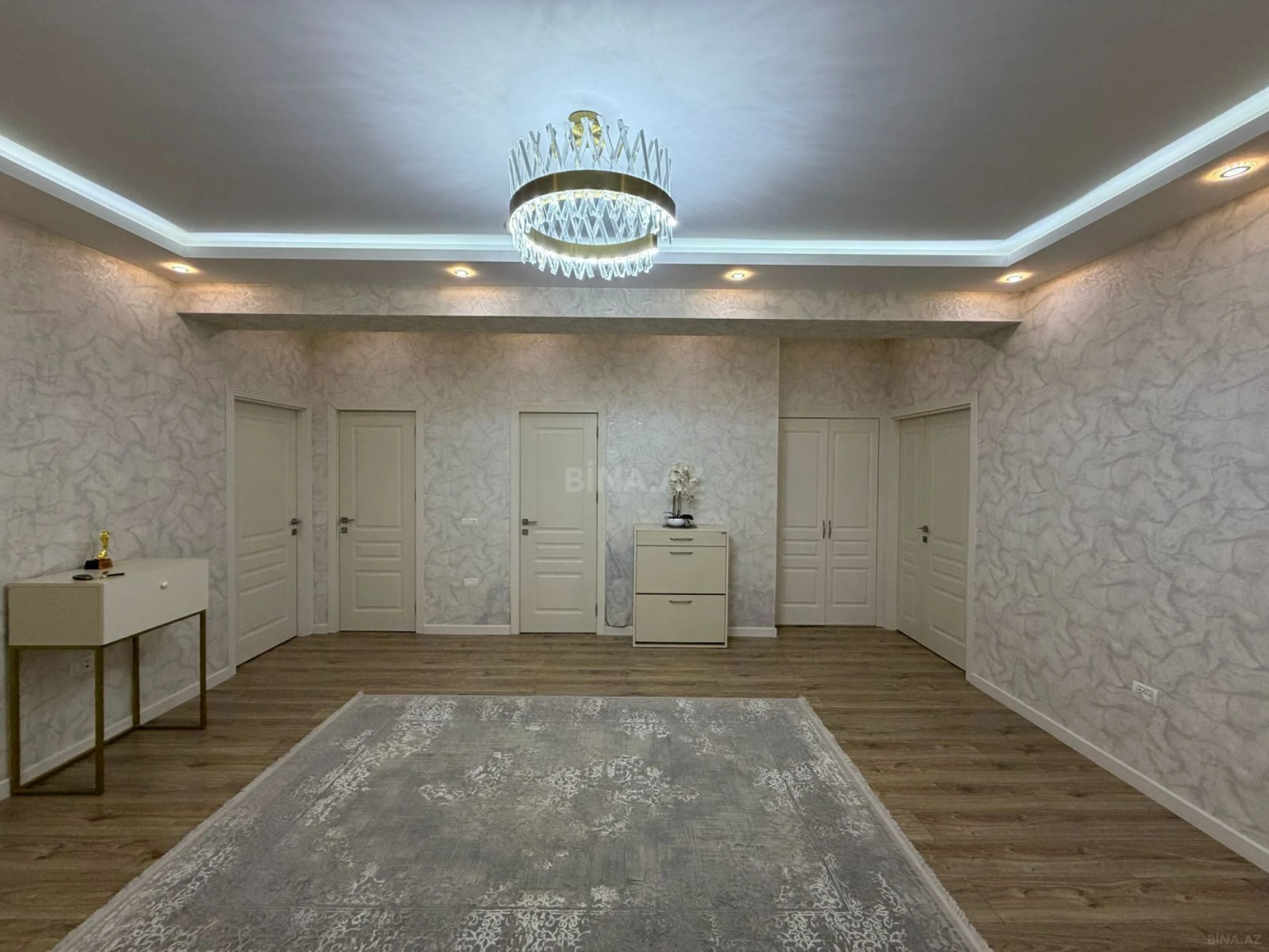 Satılır 3 otaqlı mənzil 127 m²