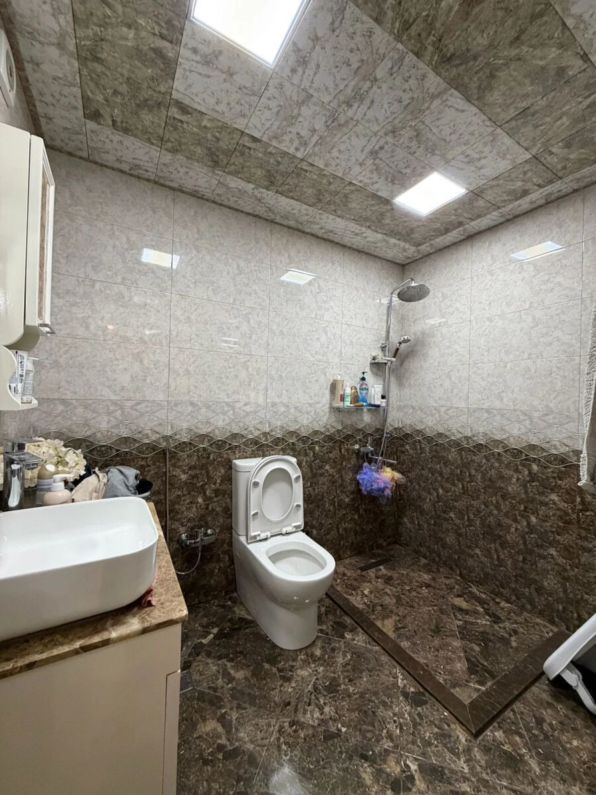 Satılır 3 otaqlı mənzil 127 m²