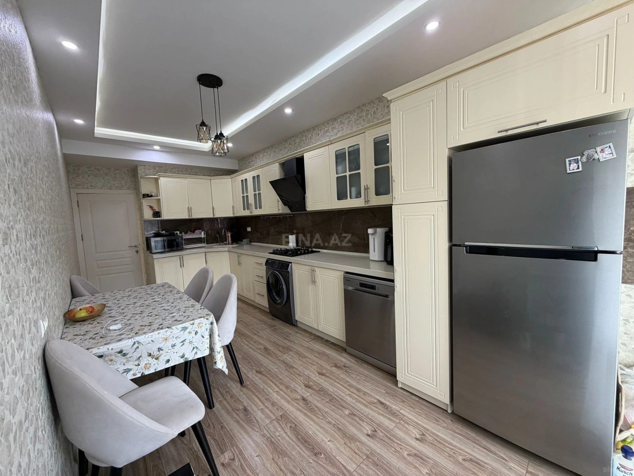 Satılır 3 otaqlı mənzil 127 m²