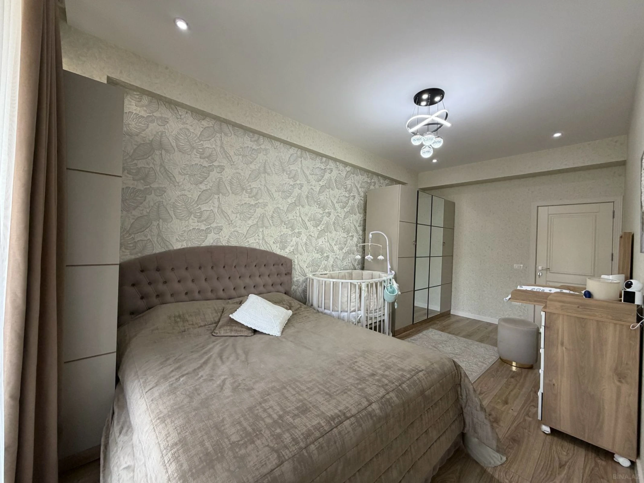 Satılır 3 otaqlı mənzil 127 m²