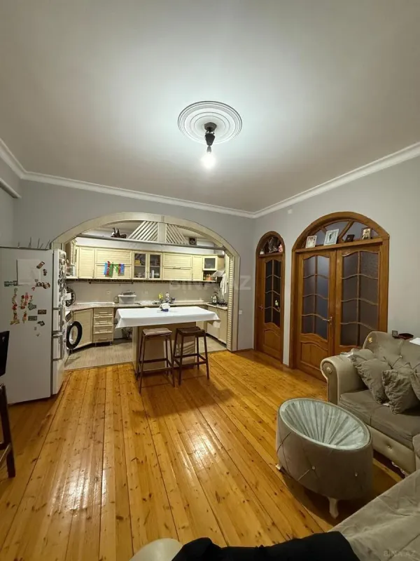 Satılır 2 otaqlı mənzil 67 m²