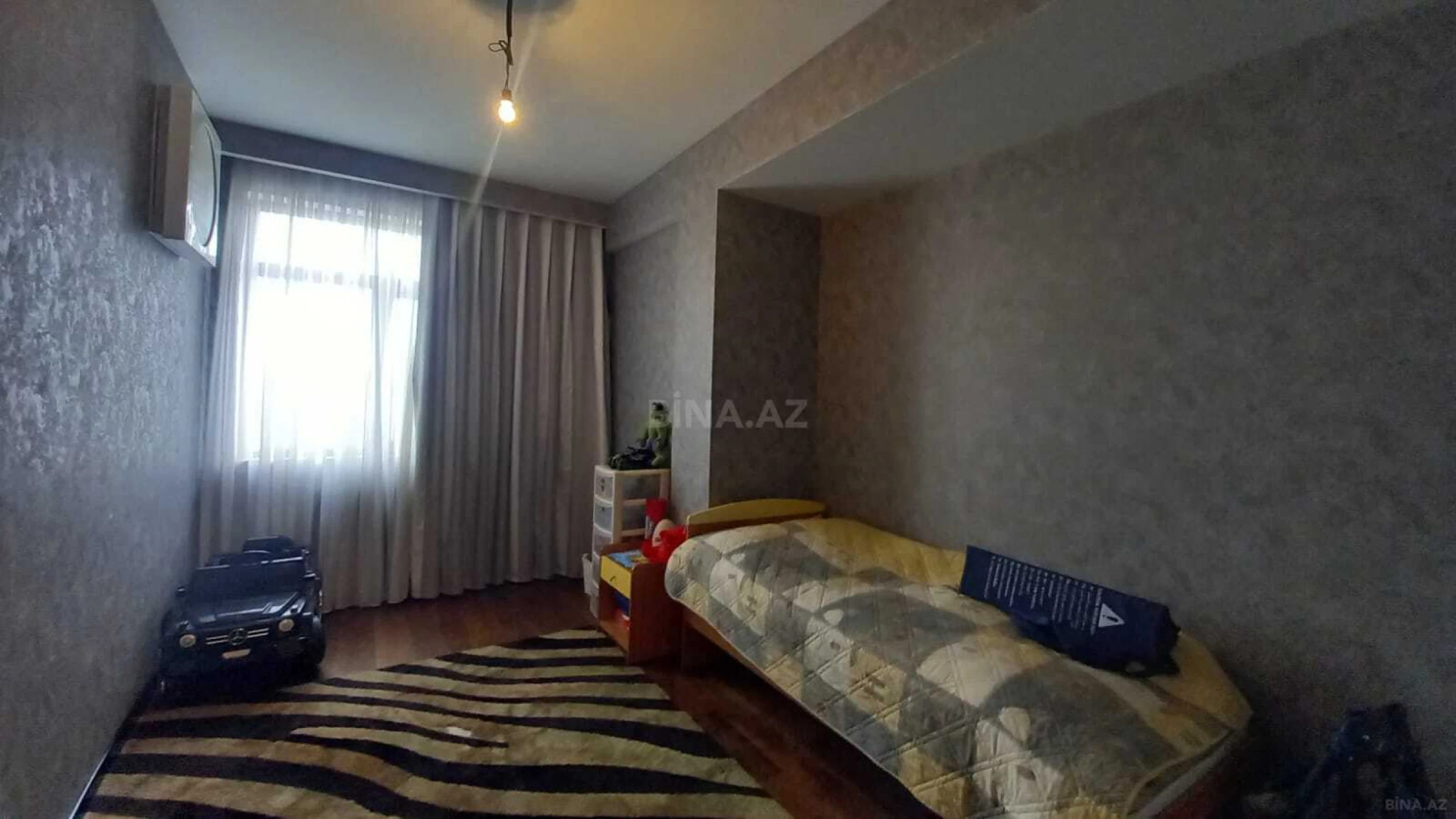 Satılır 3 otaqlı mənzil 140 m²