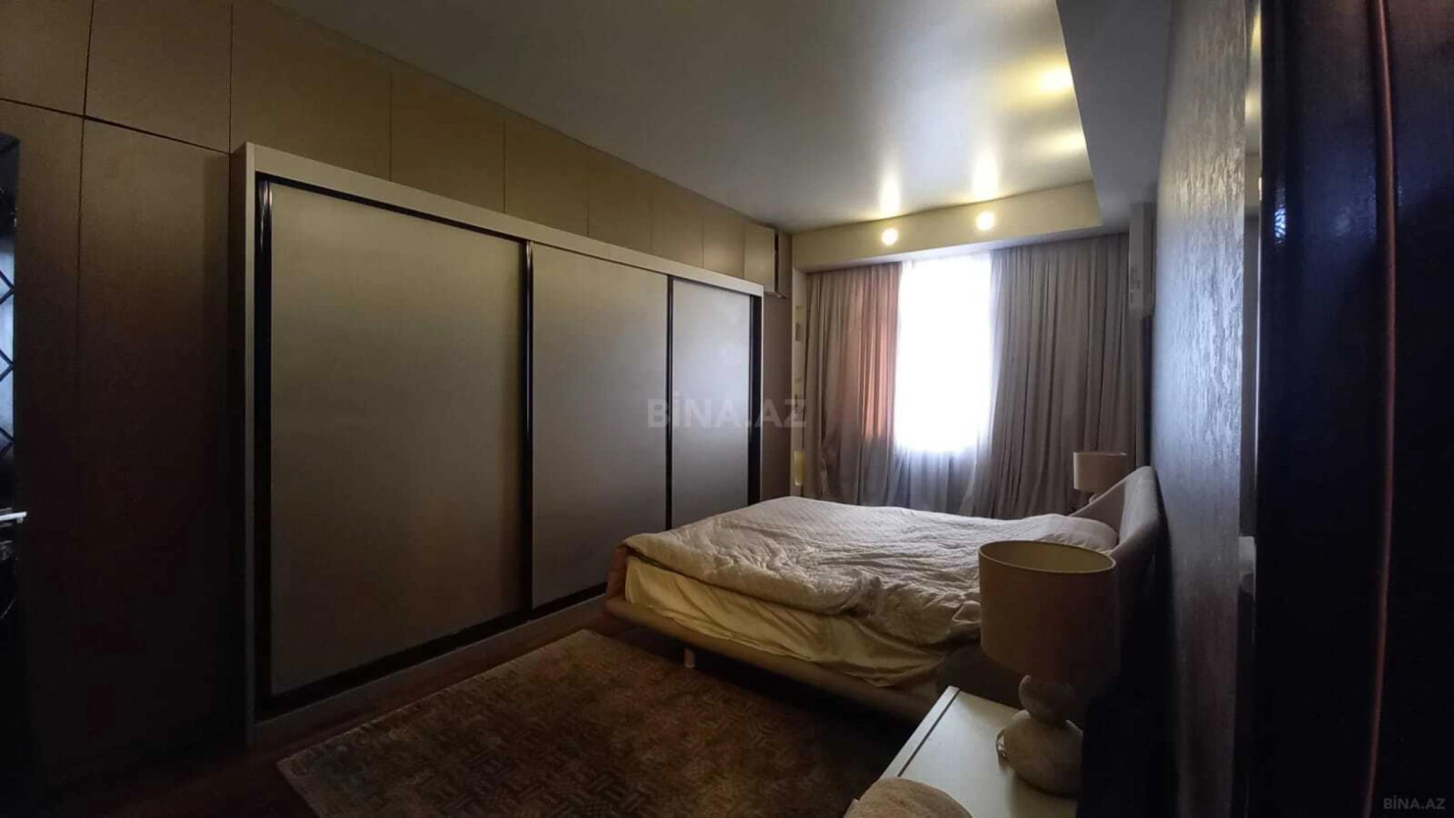 Satılır 3 otaqlı mənzil 140 m²
