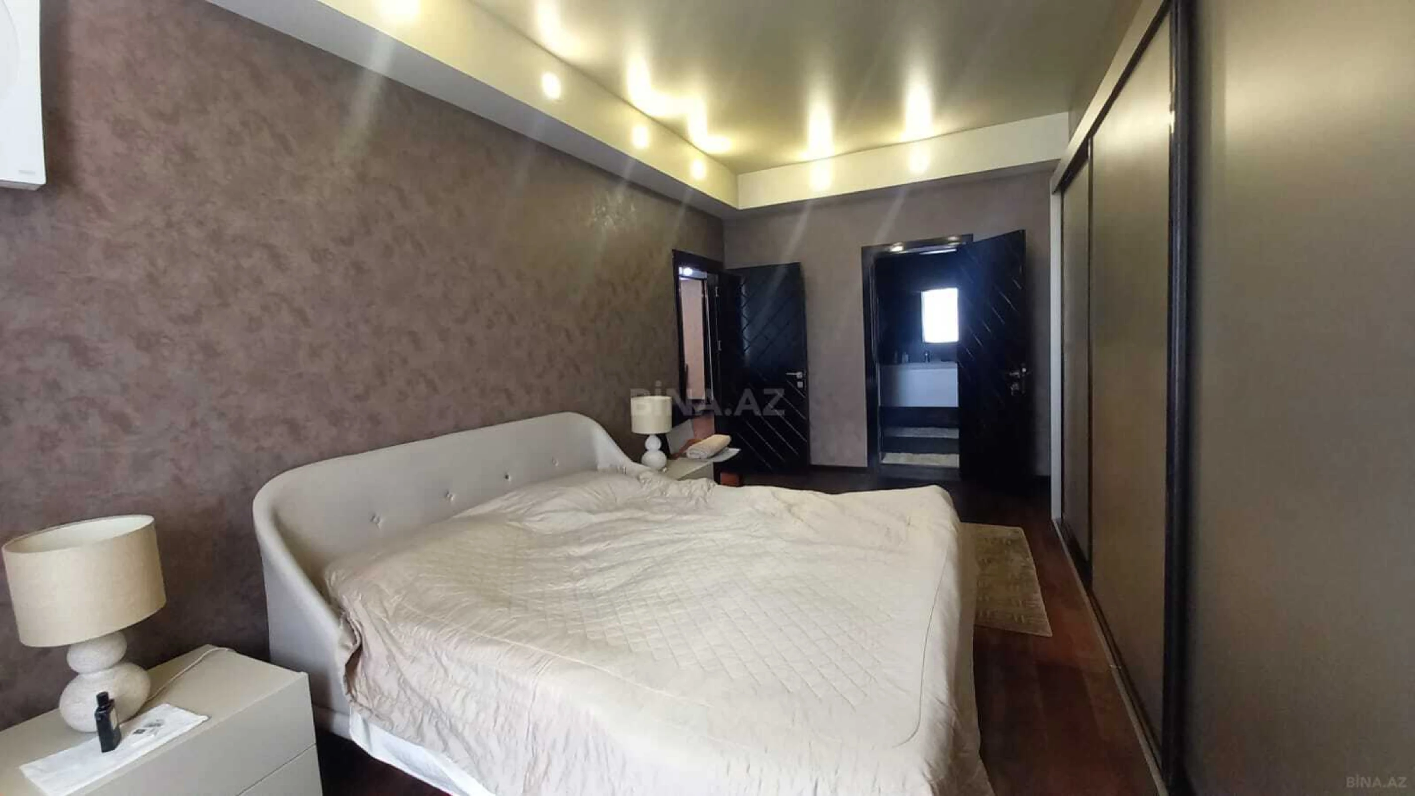 Satılır 3 otaqlı mənzil 140 m²