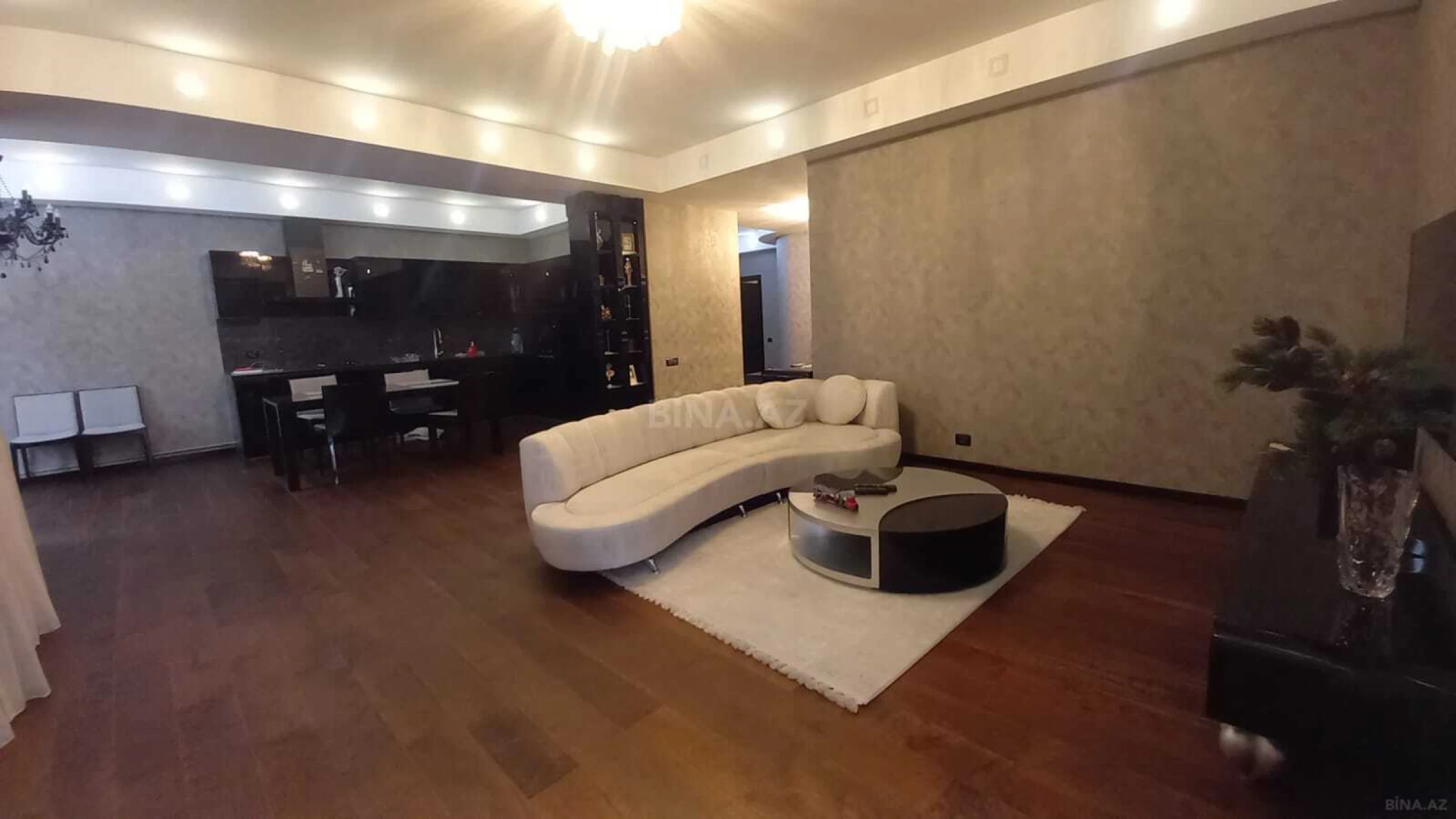 Satılır 3 otaqlı mənzil 140 m²