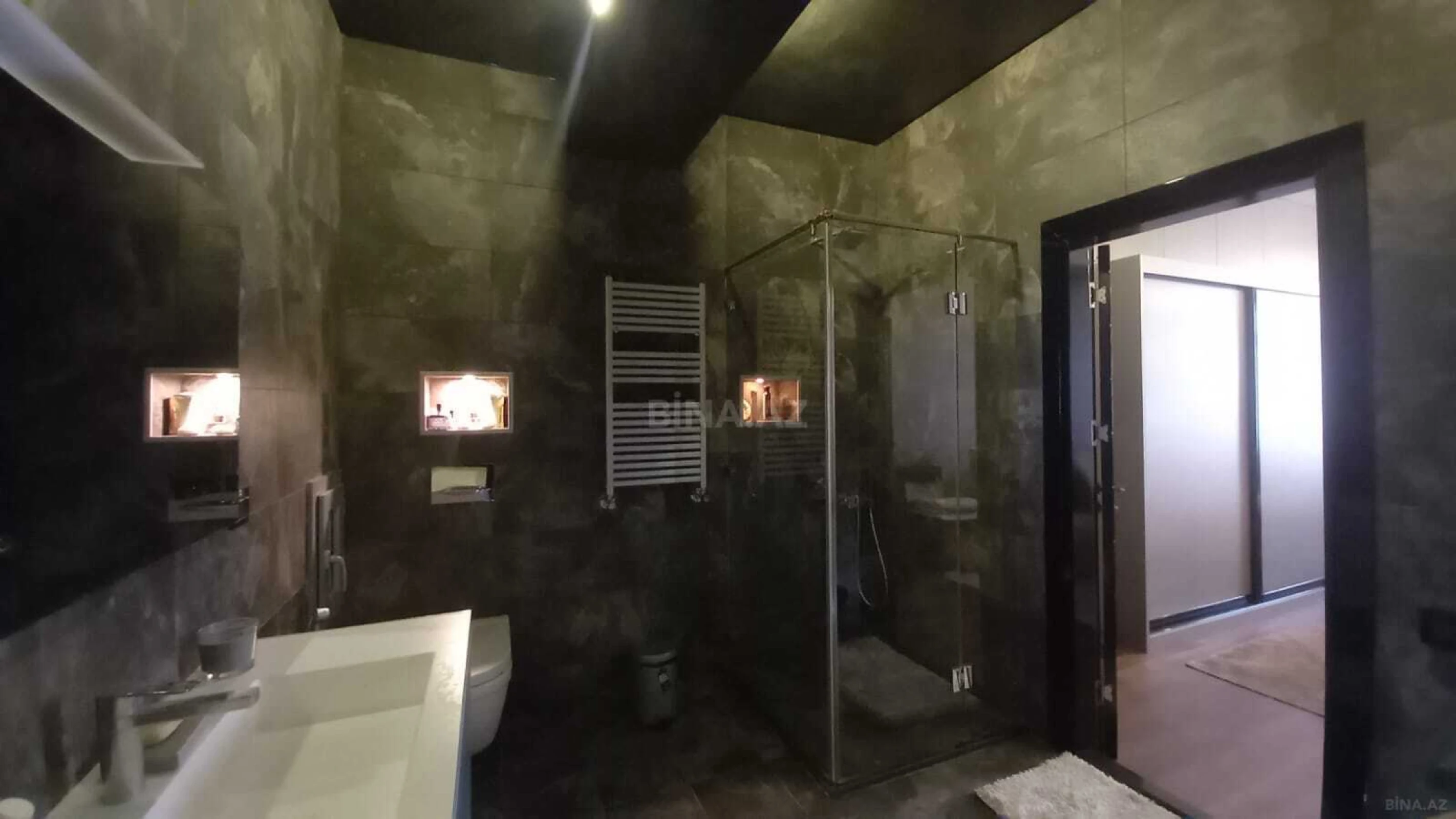 Satılır 3 otaqlı mənzil 140 m²