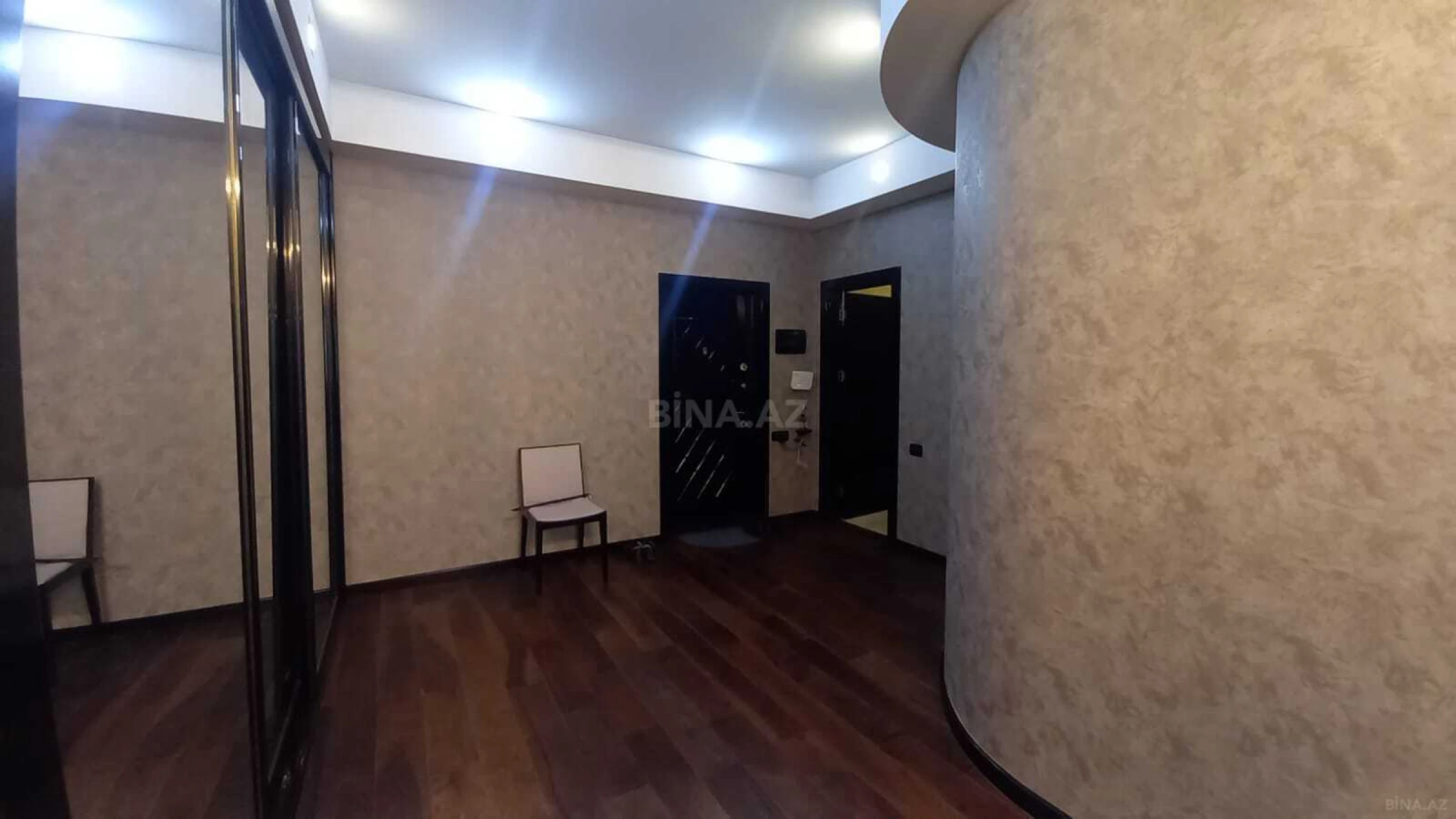 Satılır 3 otaqlı mənzil 140 m²