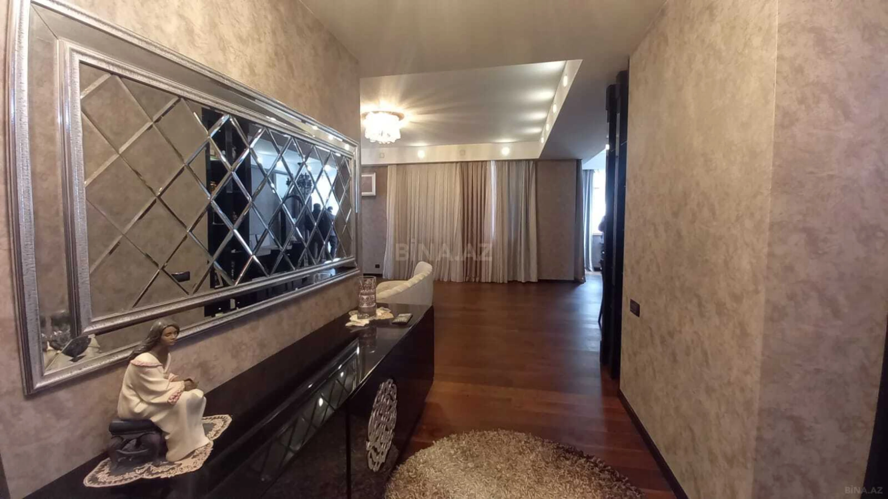 Satılır 3 otaqlı mənzil 140 m²
