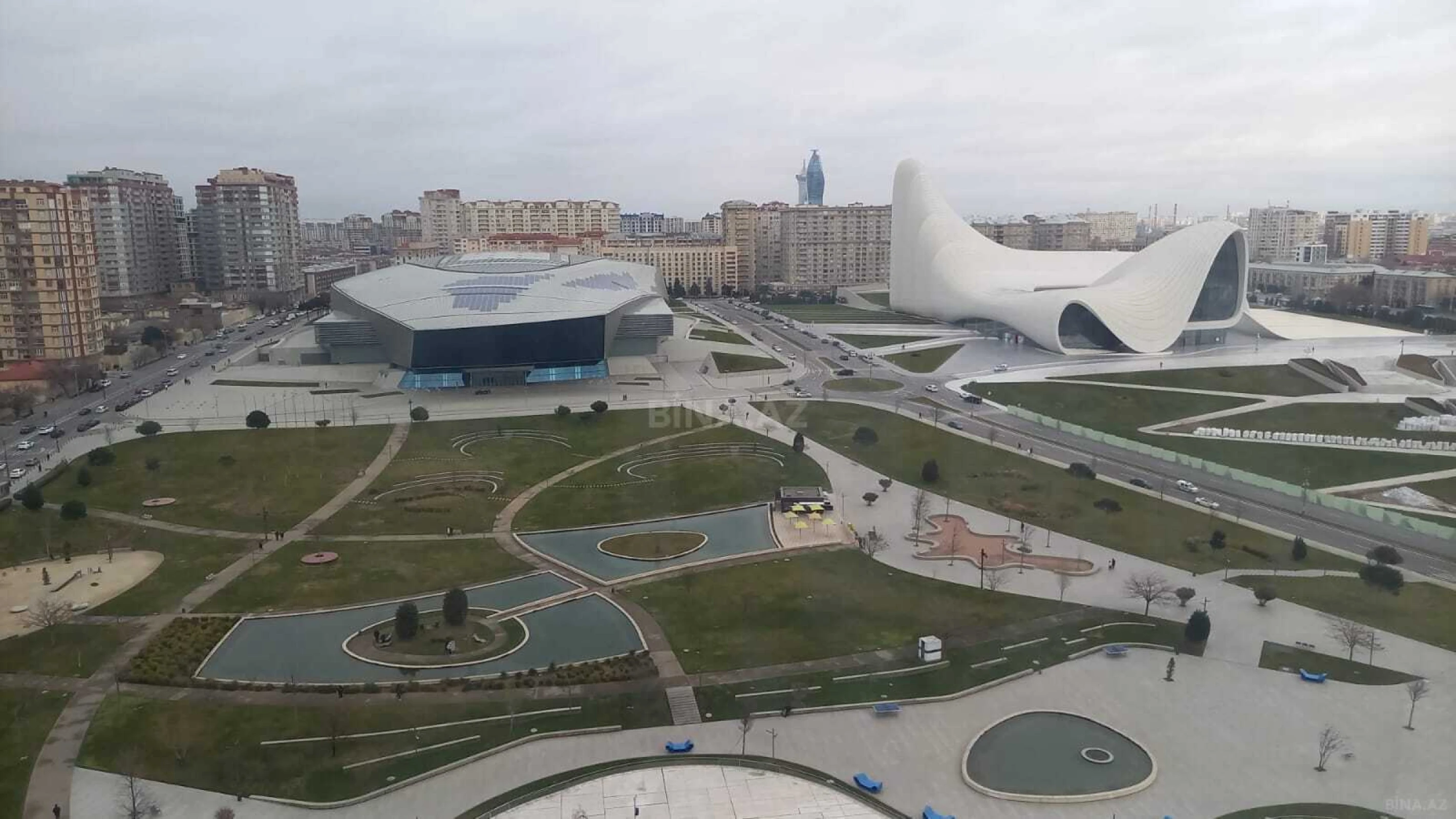 Satılır 3 otaqlı mənzil 140 m²