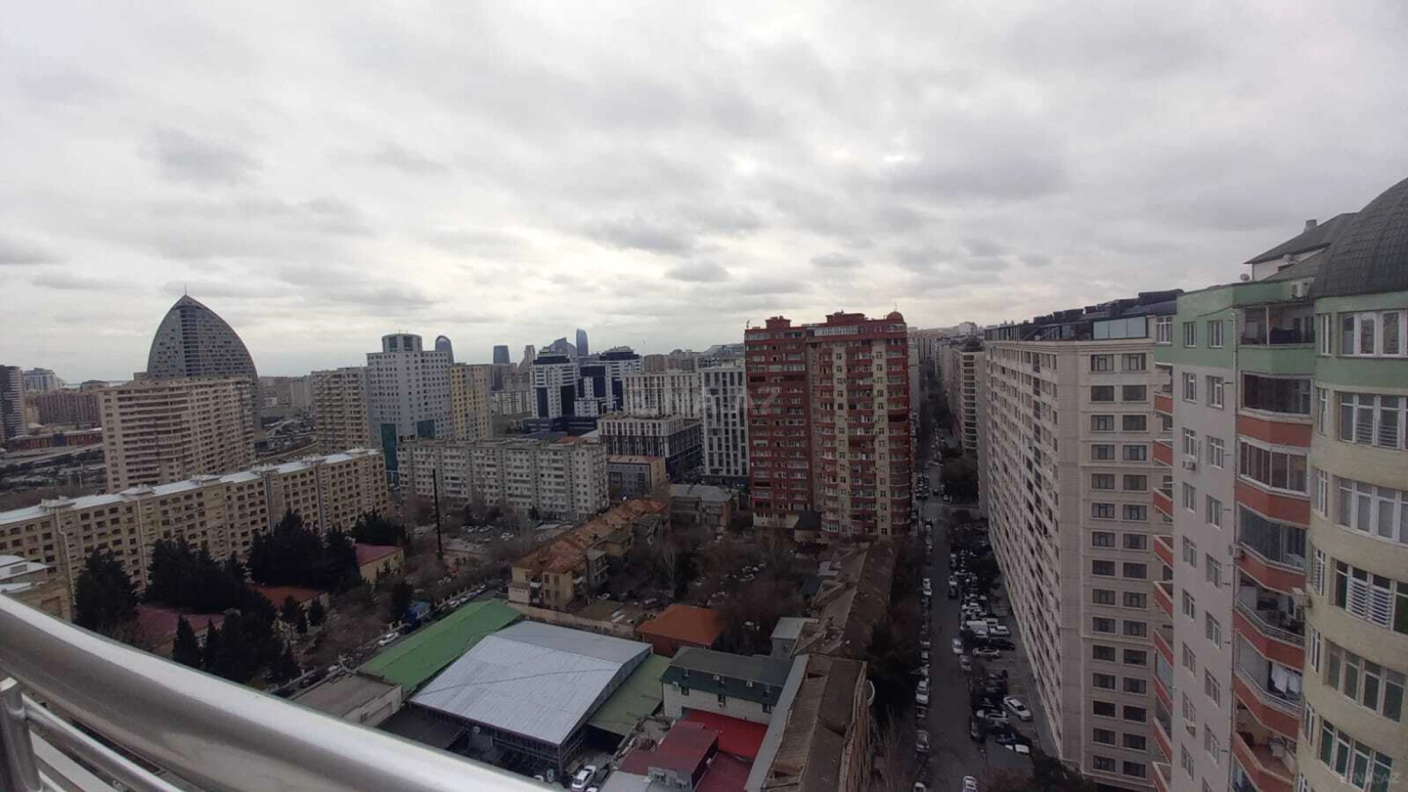 Satılır 3 otaqlı mənzil 140 m²