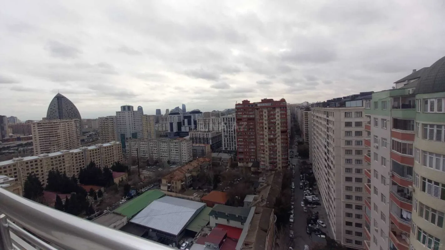 Satılır 3 otaqlı mənzil 140 m²