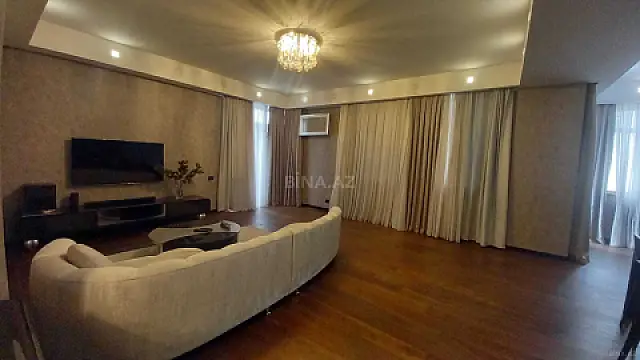 Satılır 3 otaqlı mənzil 140 m²