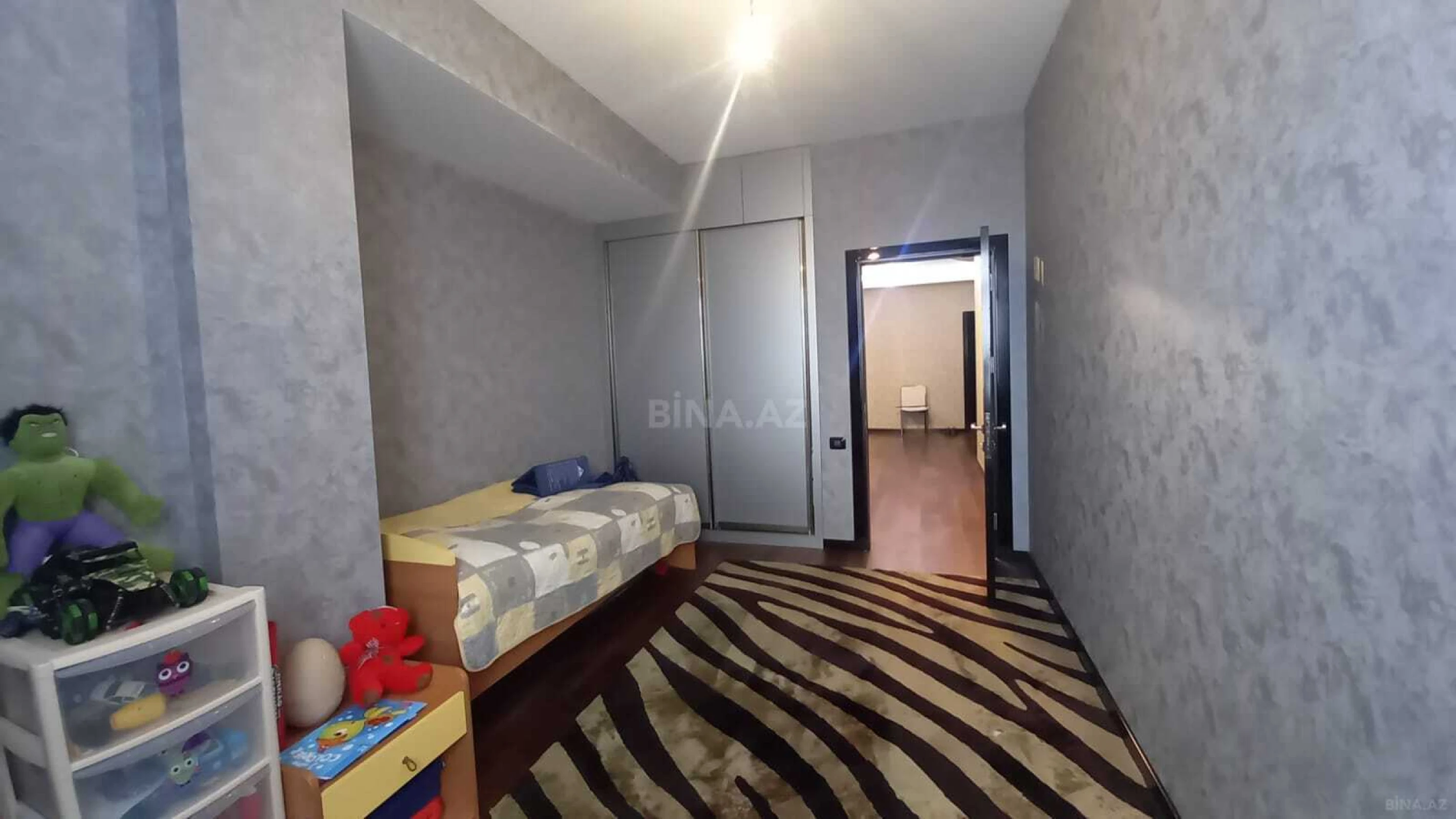 Satılır 3 otaqlı mənzil 140 m²