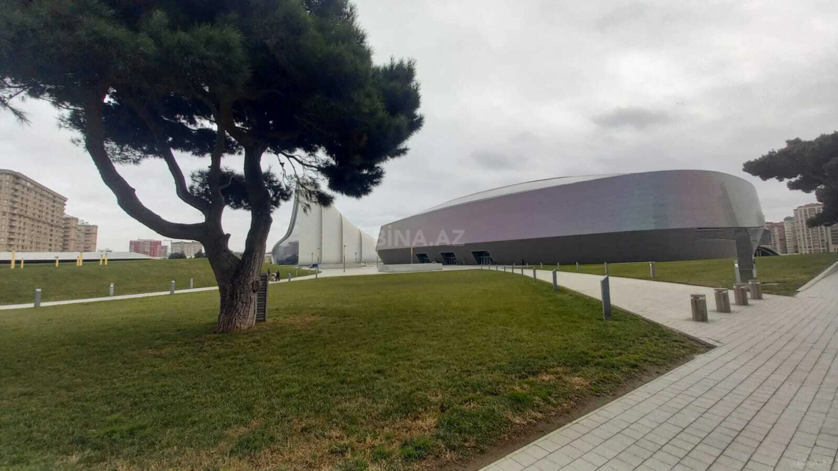 Satılır 3 otaqlı mənzil 140 m²