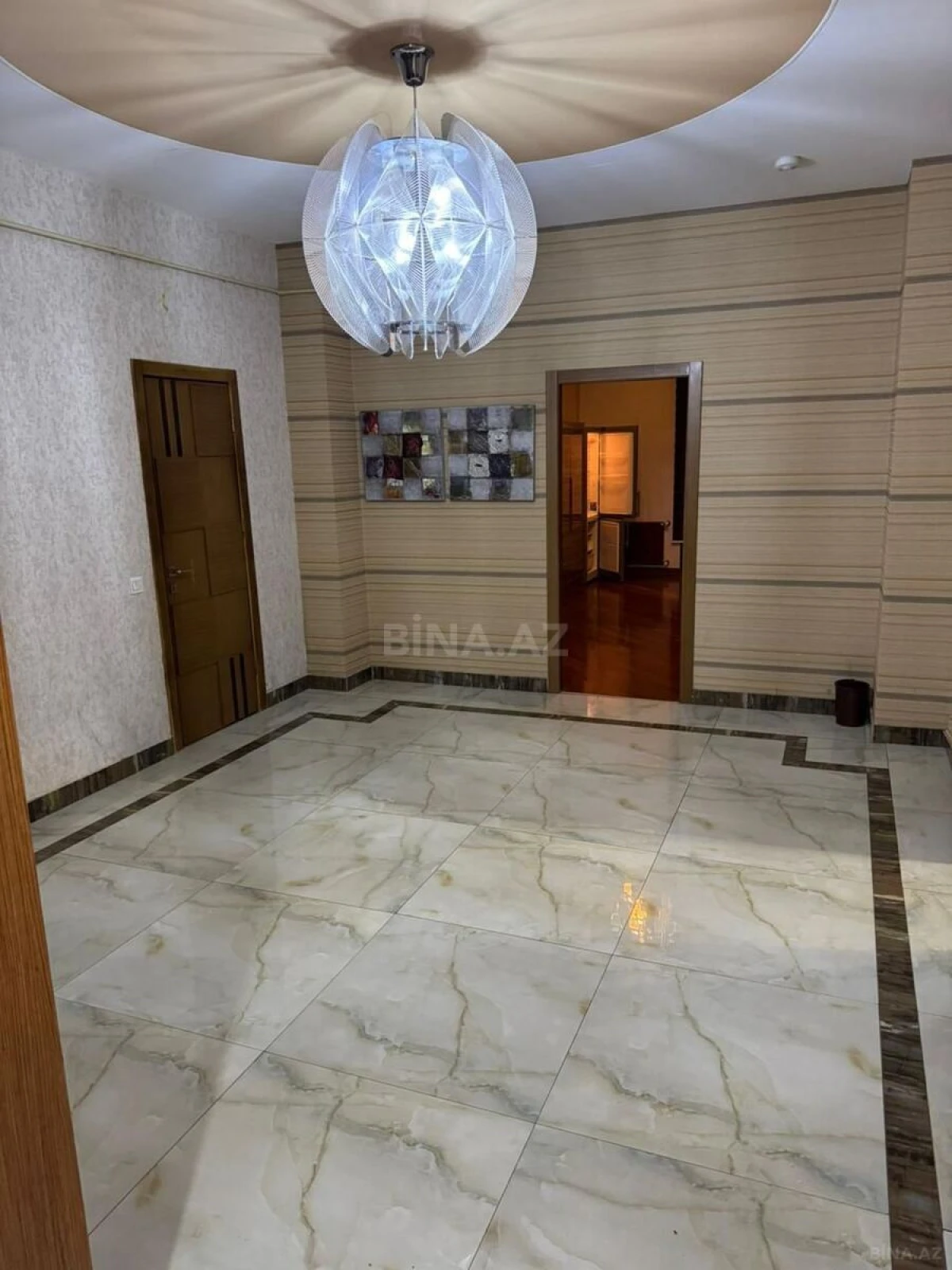 Kirayə verilir 4 otaqlı mənzil 220 m²