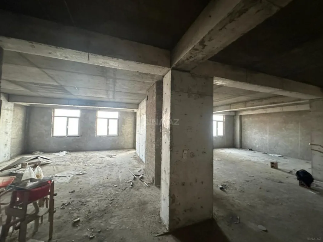 Satılır 4 otaqlı mənzil 176 m²