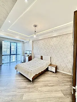 Satılır 3 otaqlı mənzil 136 m²