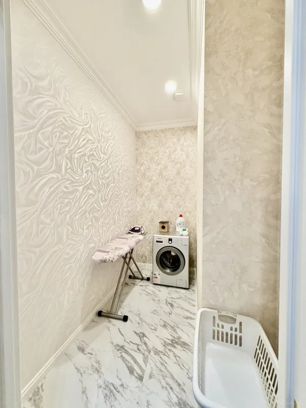 Satılır 3 otaqlı mənzil 136 m²