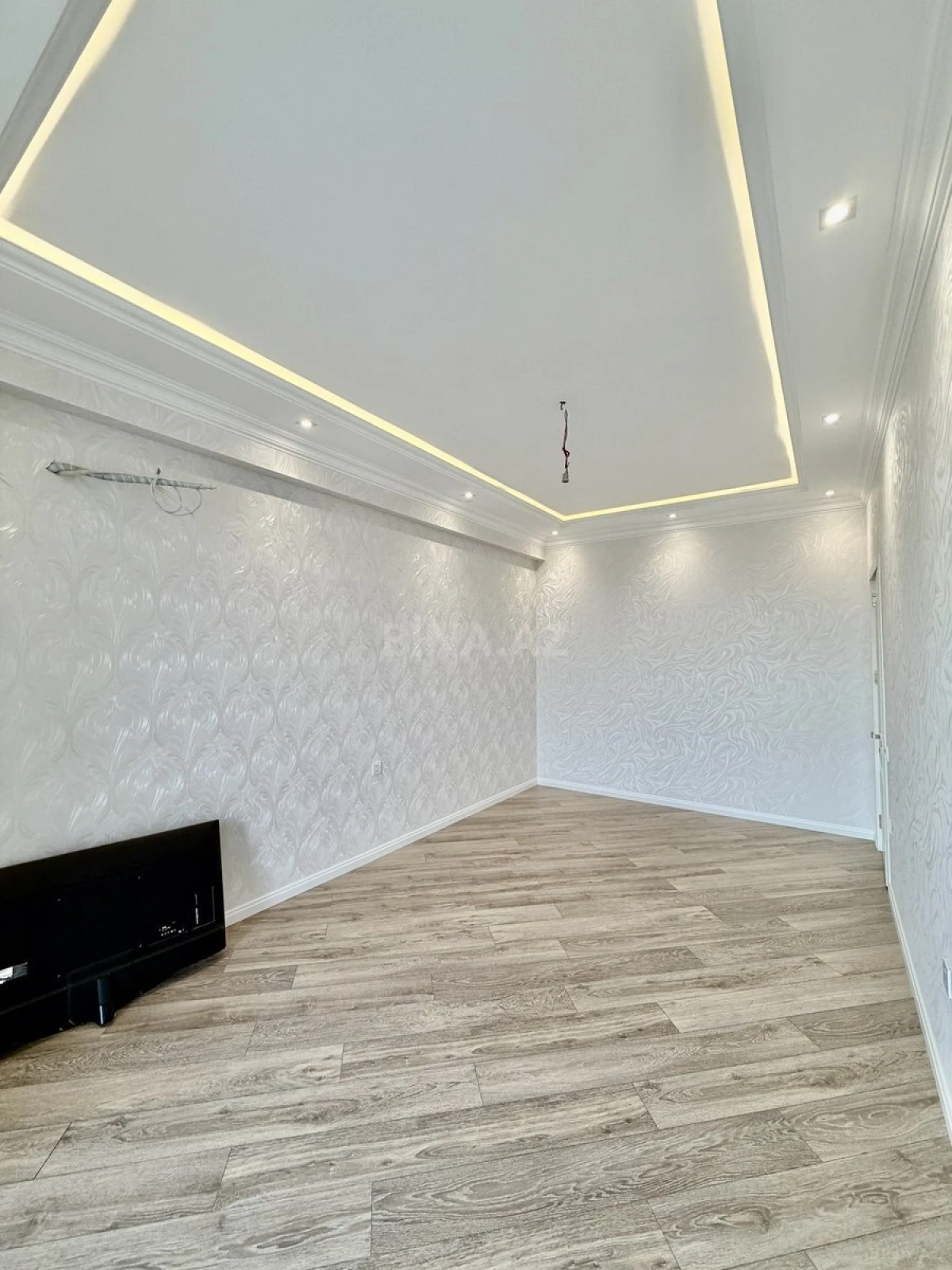 Satılır 3 otaqlı mənzil 136 m²