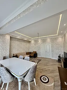 Satılır 3 otaqlı mənzil 136 m²
