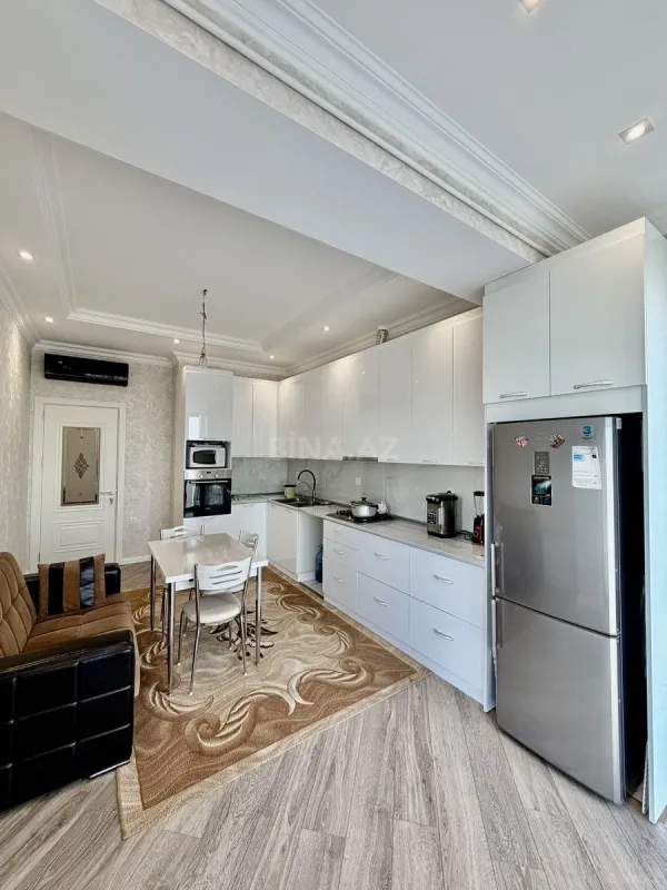Satılır 3 otaqlı mənzil 136 m²