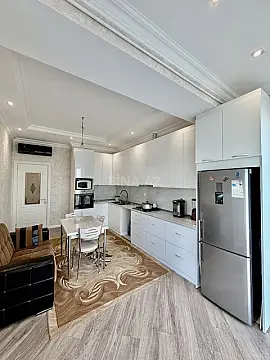 Satılır 3 otaqlı mənzil 136 m²