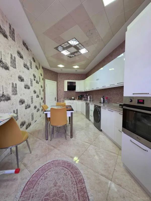 Satılır 3 otaqlı mənzil 127 m²