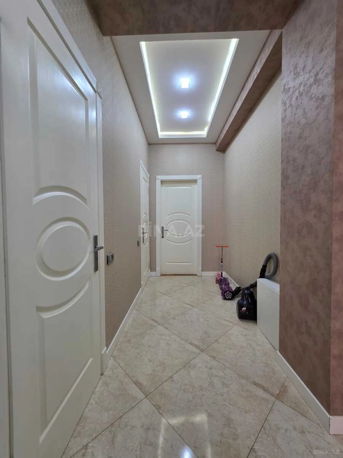 Satılır 3 otaqlı mənzil 127 m²